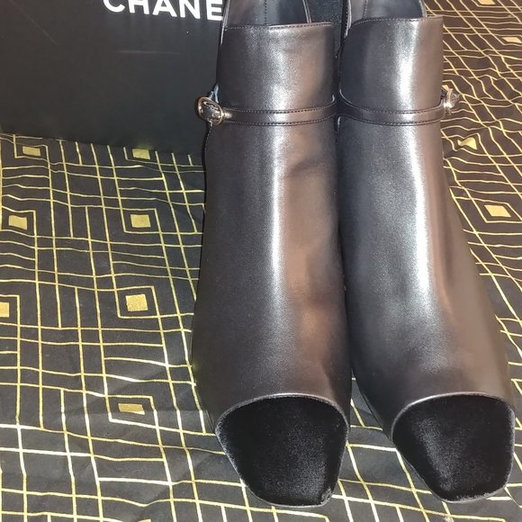 Chanel Lambskin and Velvet ankle boots - Picture 7 of 12